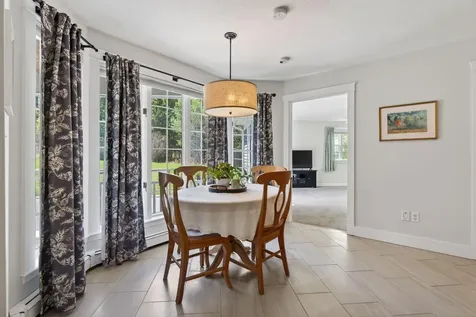 2 Meadow Lane Falmouth ME 04105