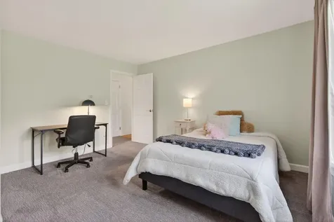 2 Meadow Lane Falmouth ME 04105