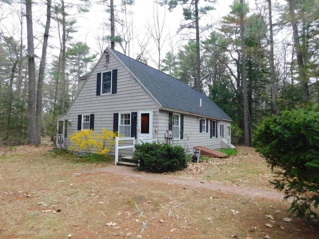 15 Lakeview Drive New Gloucester ME 04260