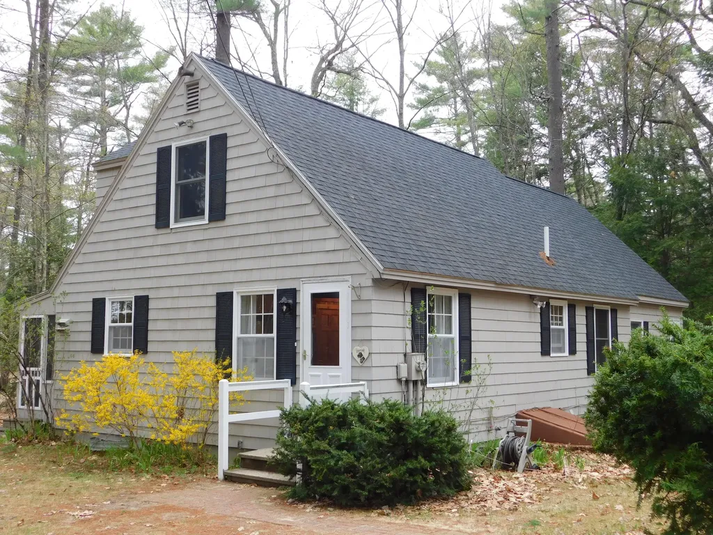 15 Lakeview Drive New Gloucester ME 04260