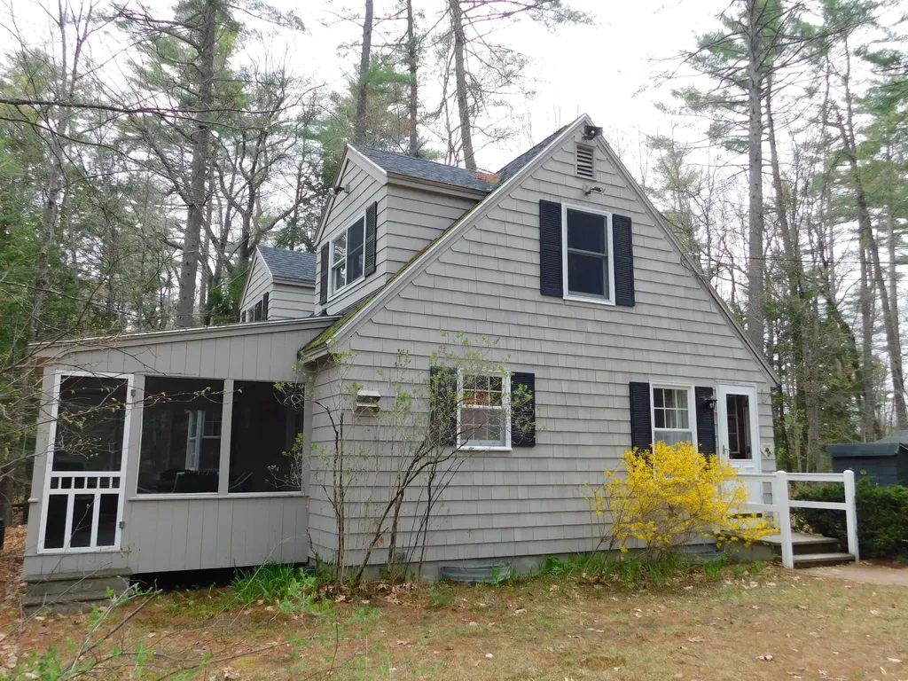 15 Lakeview Drive New Gloucester ME 04260
