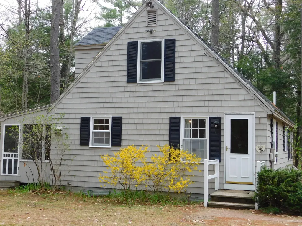 15 Lakeview Drive New Gloucester ME 04260
