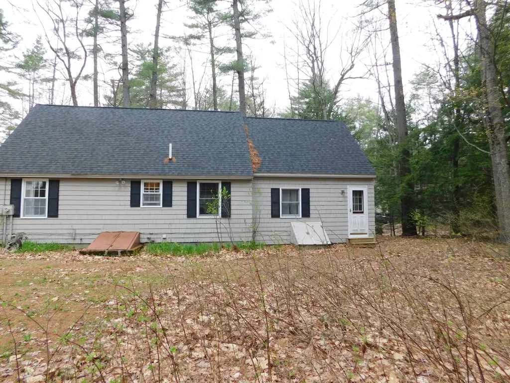 15 Lakeview Drive New Gloucester ME 04260