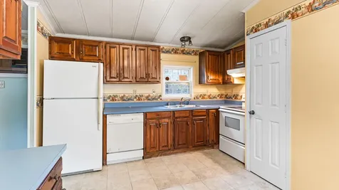 5 Westside Sebago Standish ME 04084