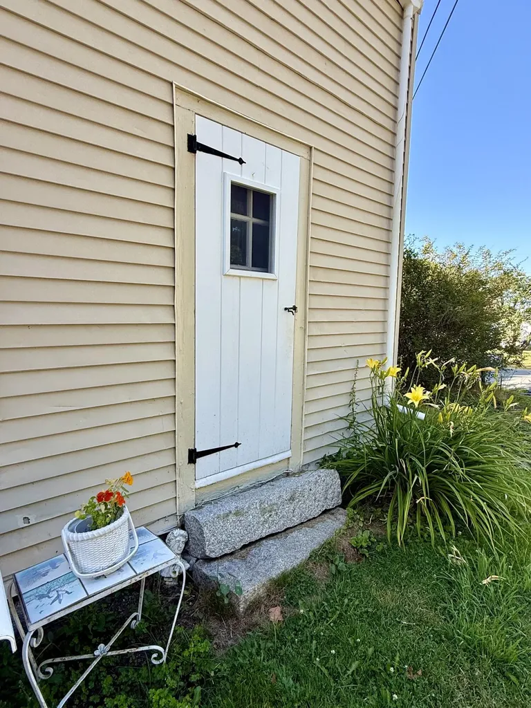 7 Mountain Street Vinalhaven ME 04863