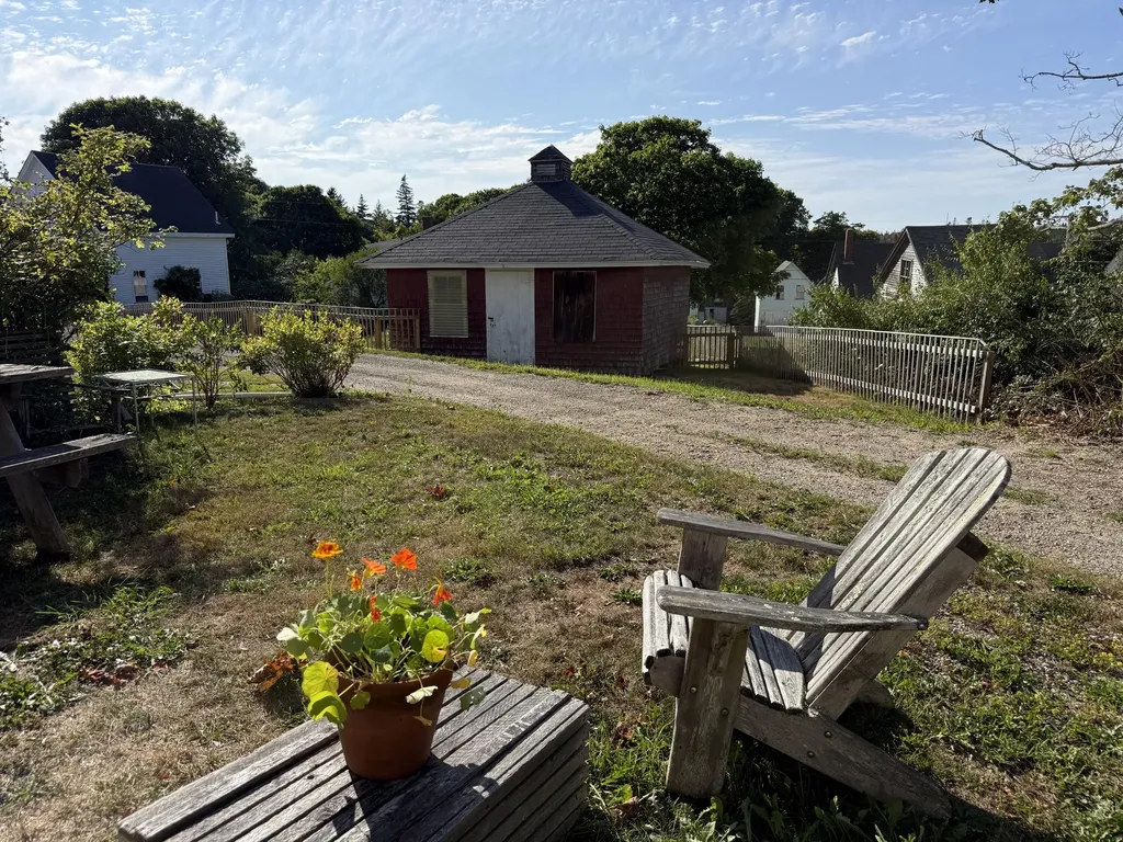 7 Mountain Street Vinalhaven ME 04863