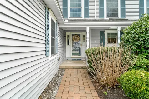 33 Stratford Place Kennebunk ME 04043