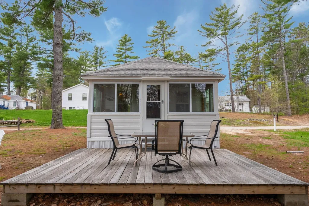 1 Gilleys Lane Raymond ME 04071
