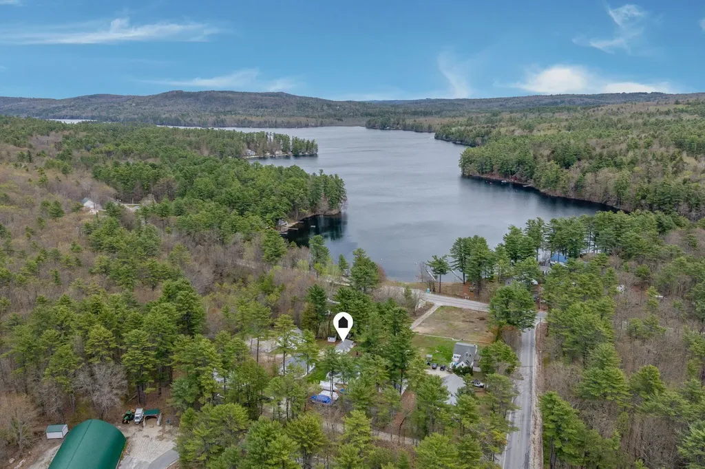 1 Gilleys Lane Raymond ME 04071