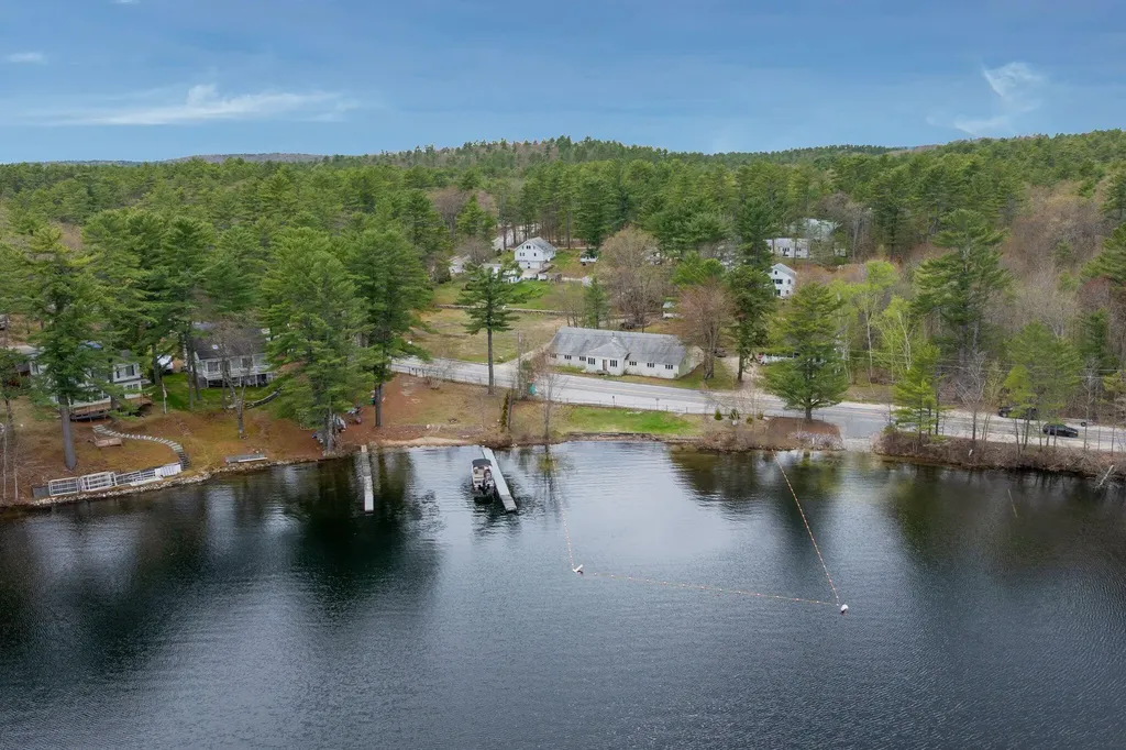 1 Gilleys Lane Raymond ME 04071
