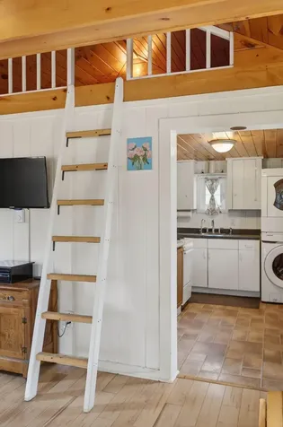 1 Gilleys Lane Raymond ME 04071