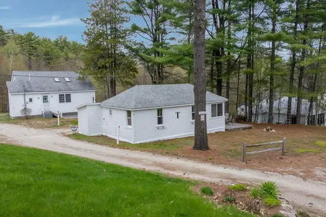 1 Gilleys Lane Raymond ME 04071