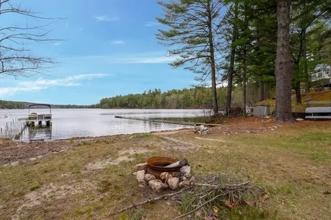 1 Gilleys Lane Raymond ME 04071