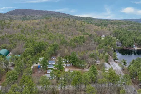 1 Gilleys Lane Raymond ME 04071