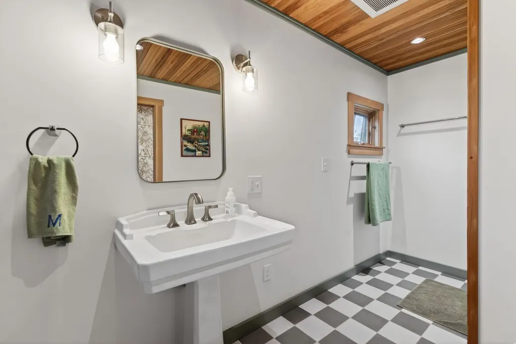 21 Frye Drive Cumberland ME 04021