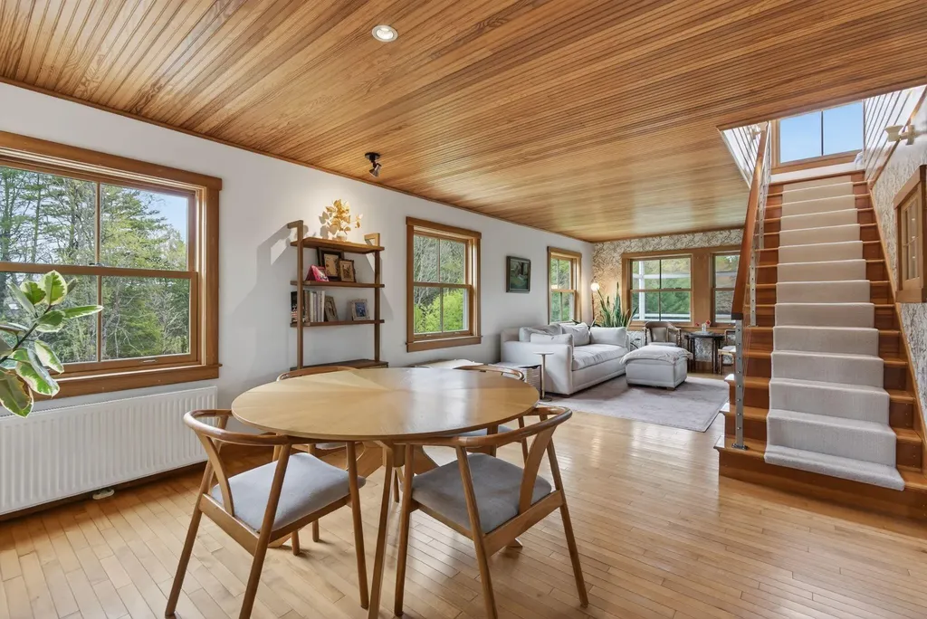 21 Frye Drive Cumberland ME 04021