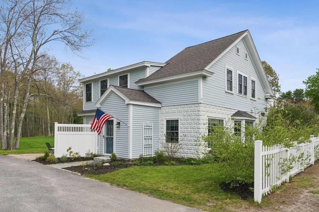 17 Sea Road Kennebunk ME 04043