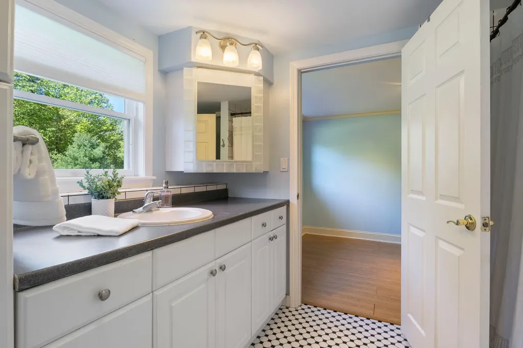 528 Bauneg Beg Hill Road North Berwick ME 03906