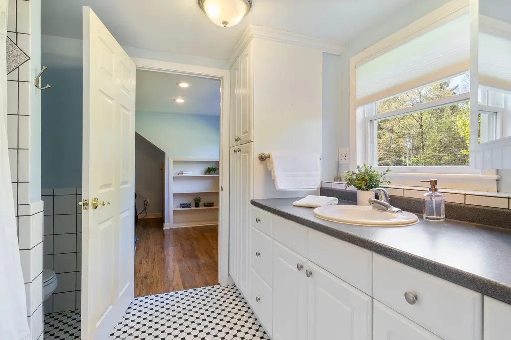 528 Bauneg Beg Hill Road North Berwick ME 03906