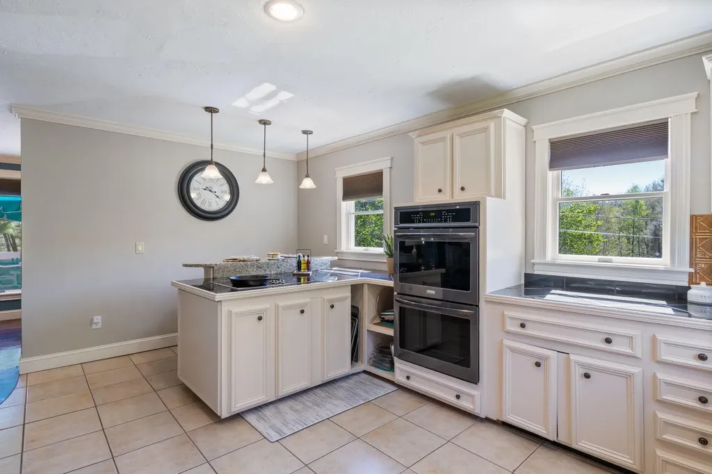 528 Bauneg Beg Hill Road North Berwick ME 03906