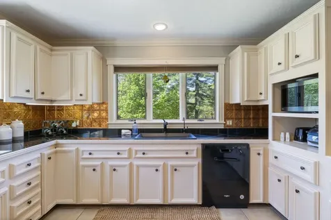 528 Bauneg Beg Hill Road North Berwick ME 03906