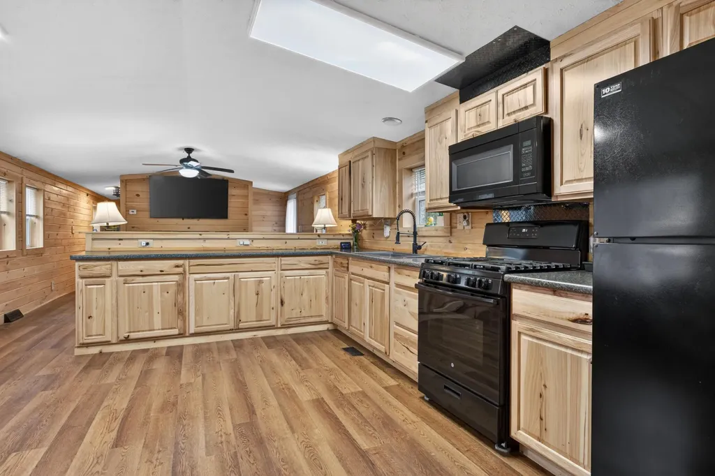 1051 Gardiner Road Wiscasset ME 04578