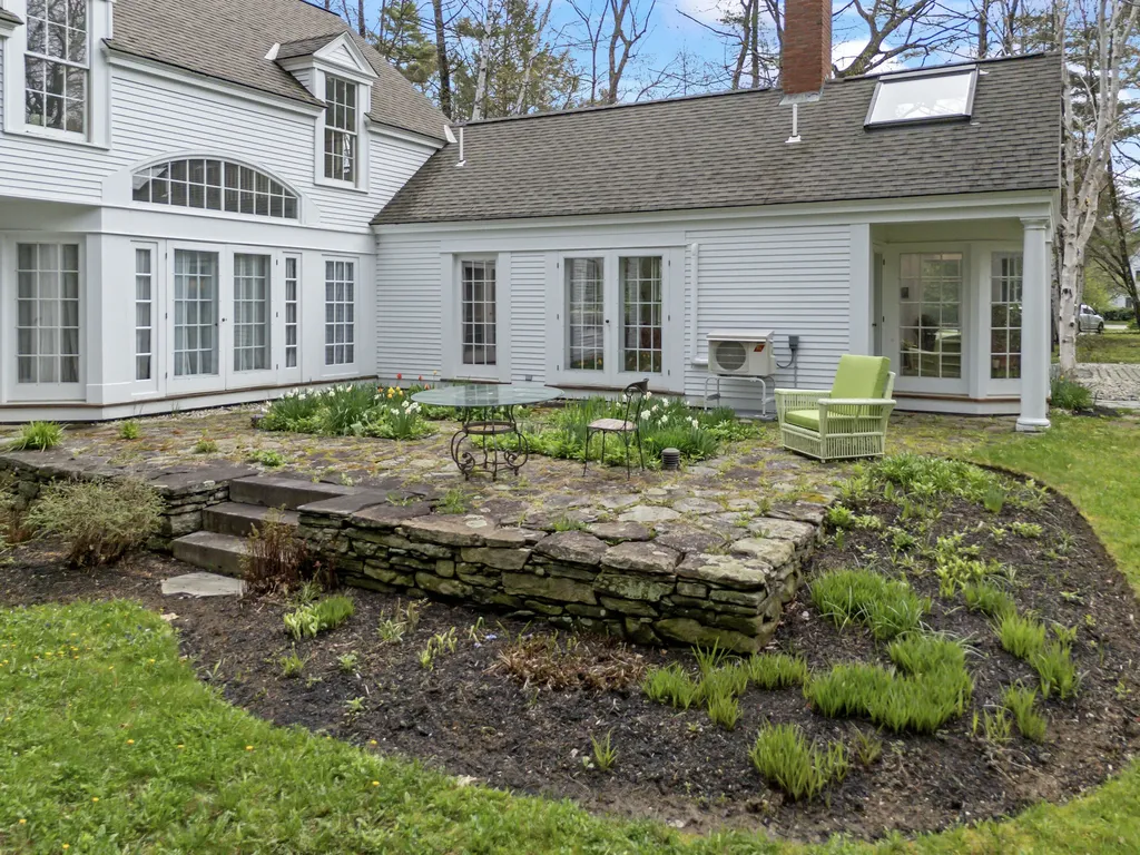 18 Zeitler Farm Road Brunswick ME 04011