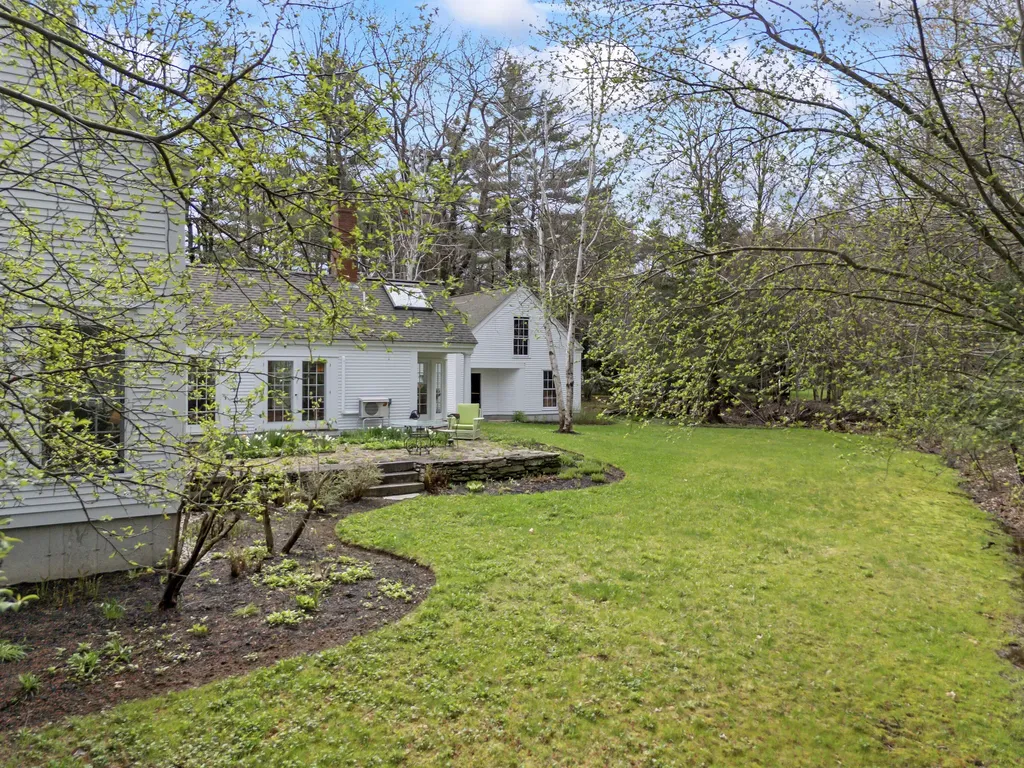 18 Zeitler Farm Road Brunswick ME 04011