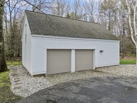 18 Zeitler Farm Road Brunswick ME 04011