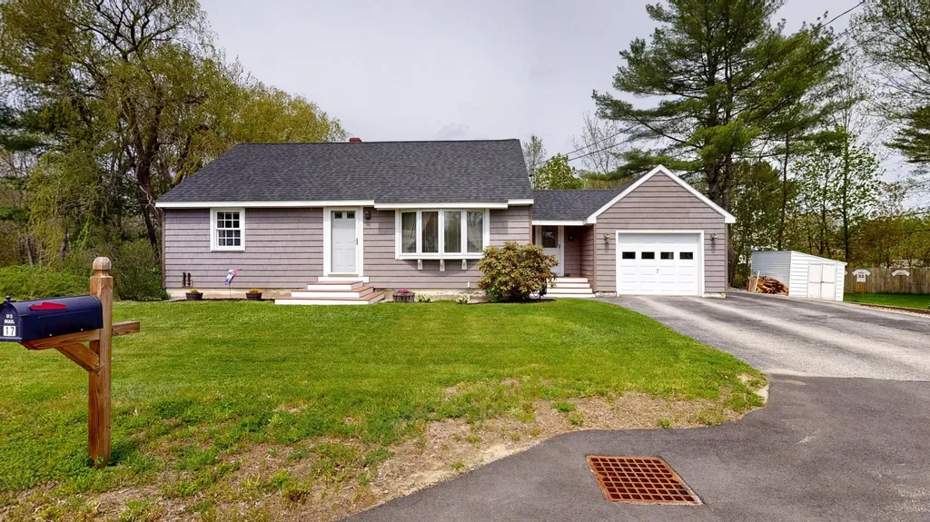 17 Orchard Circle Lewiston ME 04240
