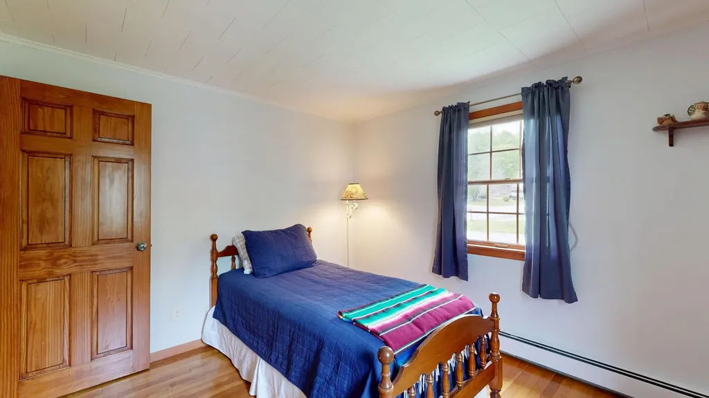 17 Orchard Circle Lewiston ME 04240
