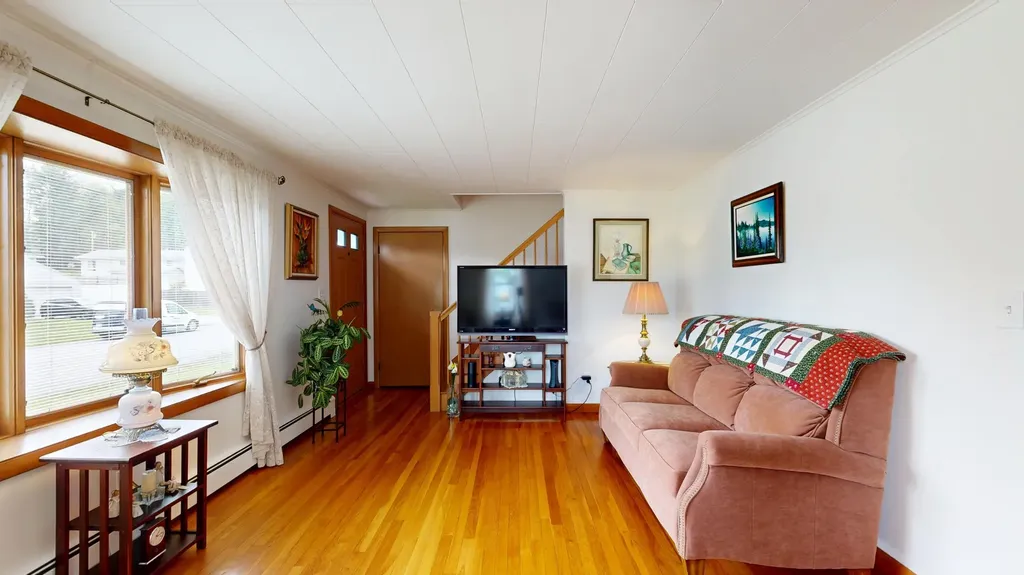 17 Orchard Circle Lewiston ME 04240