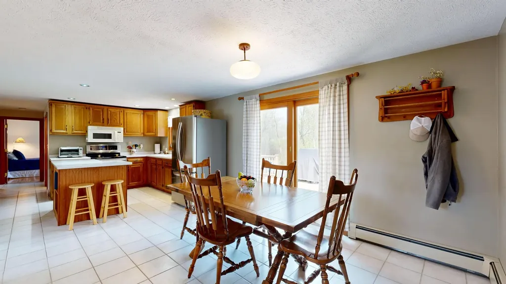 17 Orchard Circle Lewiston ME 04240