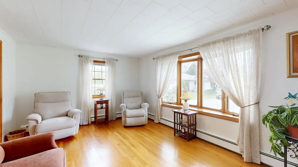 17 Orchard Circle Lewiston ME 04240