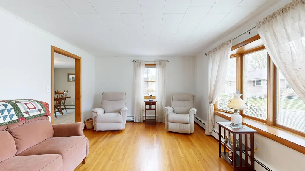 17 Orchard Circle Lewiston ME 04240