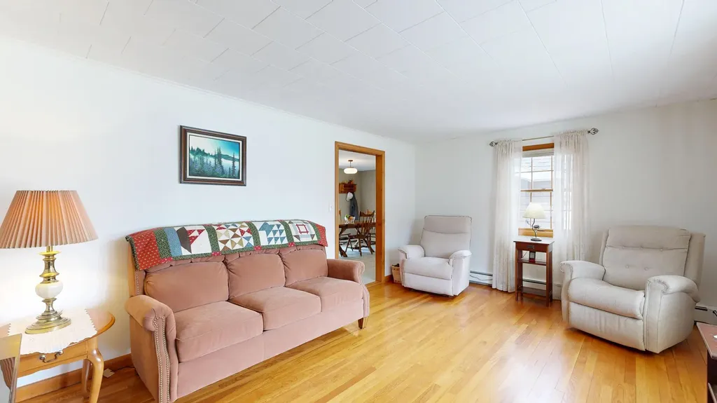 17 Orchard Circle Lewiston ME 04240