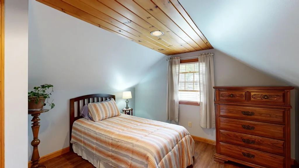 17 Orchard Circle Lewiston ME 04240