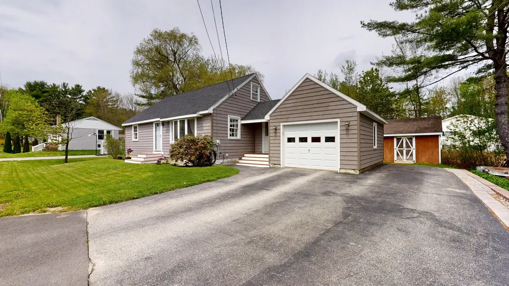 17 Orchard Circle Lewiston ME 04240