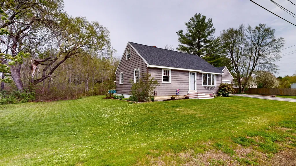 17 Orchard Circle Lewiston ME 04240