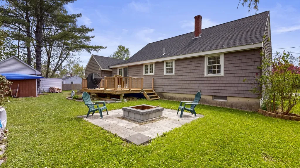 17 Orchard Circle Lewiston ME 04240
