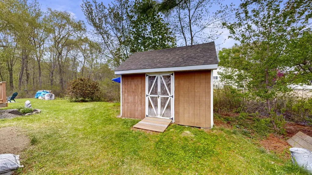 17 Orchard Circle Lewiston ME 04240