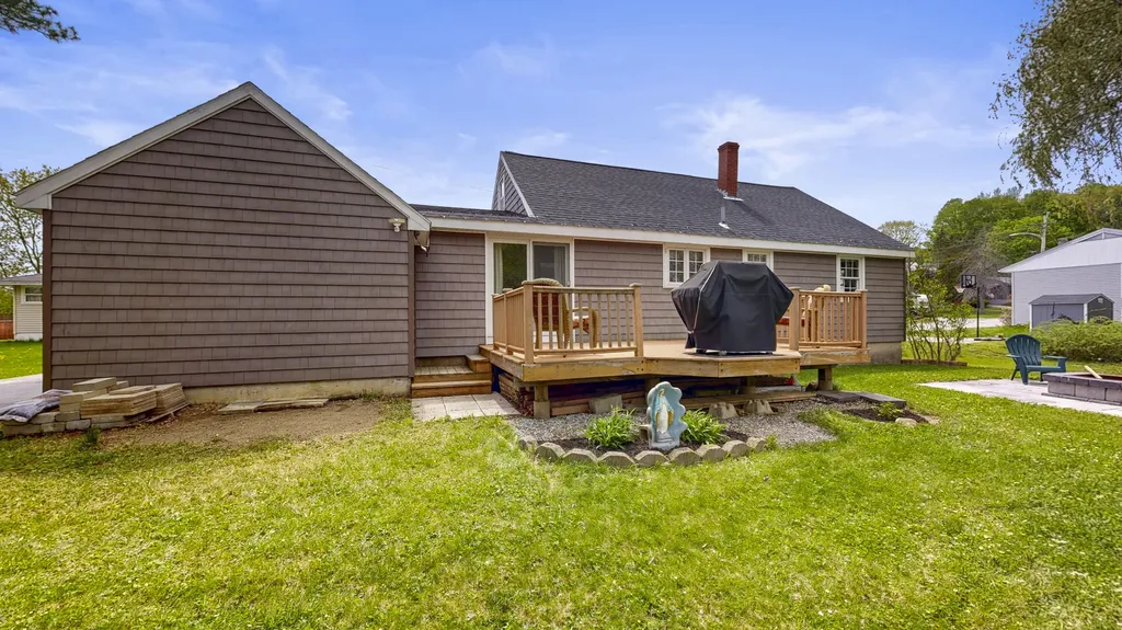 17 Orchard Circle Lewiston ME 04240