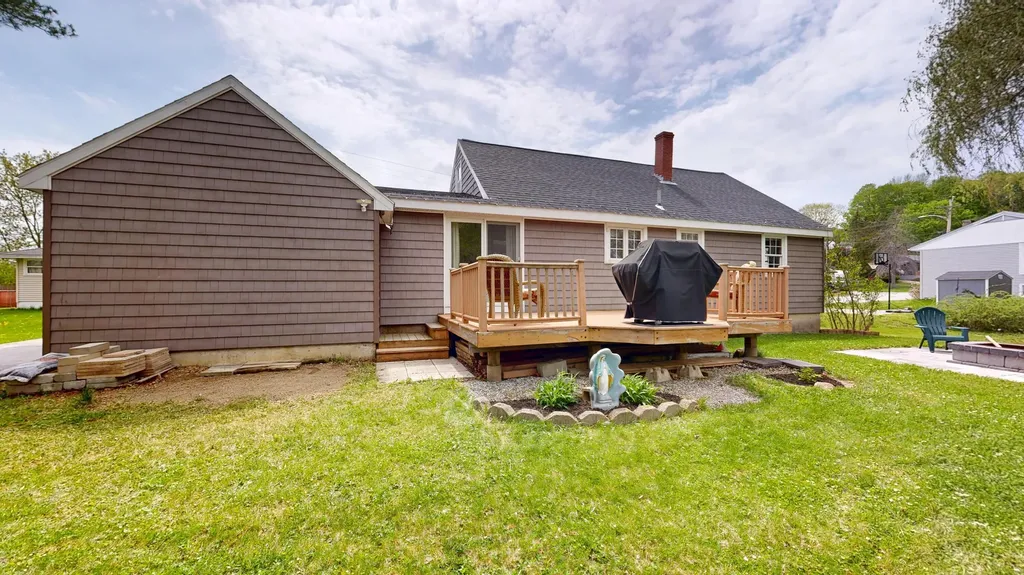 17 Orchard Circle Lewiston ME 04240