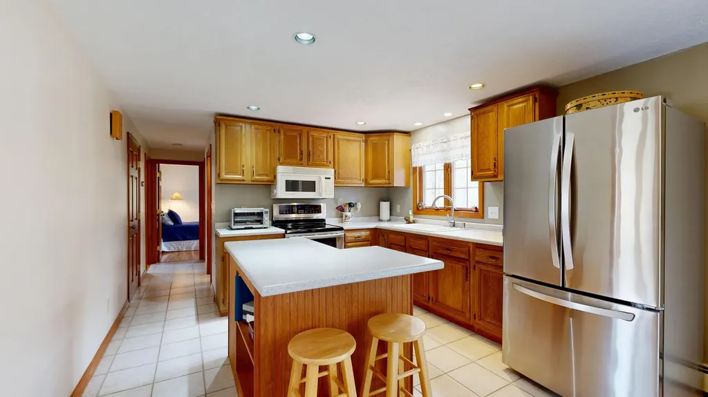 17 Orchard Circle Lewiston ME 04240