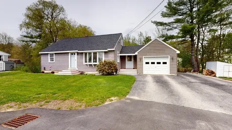 17 Orchard Circle Lewiston ME 04240