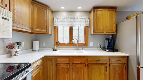 17 Orchard Circle Lewiston ME 04240
