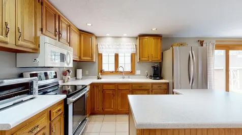 17 Orchard Circle Lewiston ME 04240