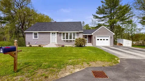 17 Orchard Circle Lewiston ME 04240