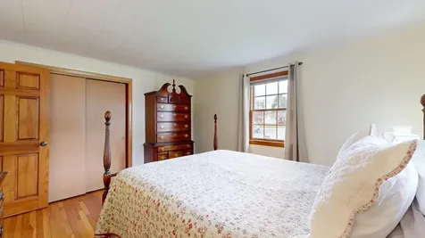 17 Orchard Circle Lewiston ME 04240