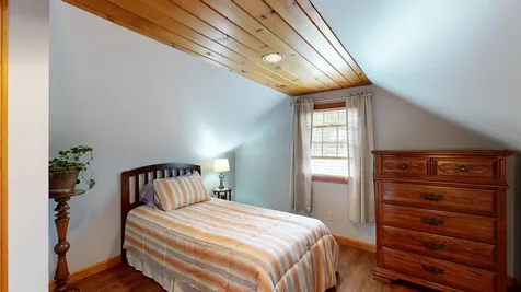 17 Orchard Circle Lewiston ME 04240
